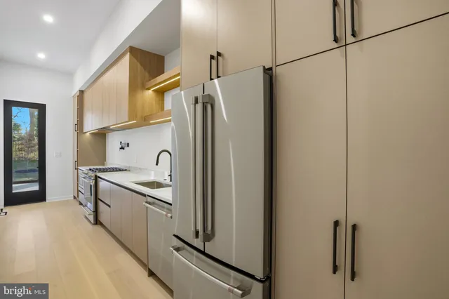 $3,595,888 | 7103 Westbury Road, McLean, VA 22101