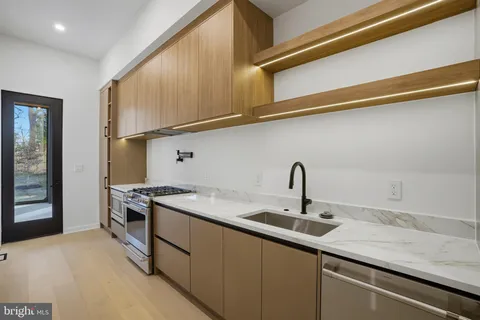 $3,595,888 | 7103 Westbury Road, McLean, VA 22101