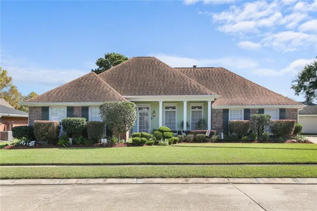 $425,000 | 18 Everglades Street, Kenner, LA 70065