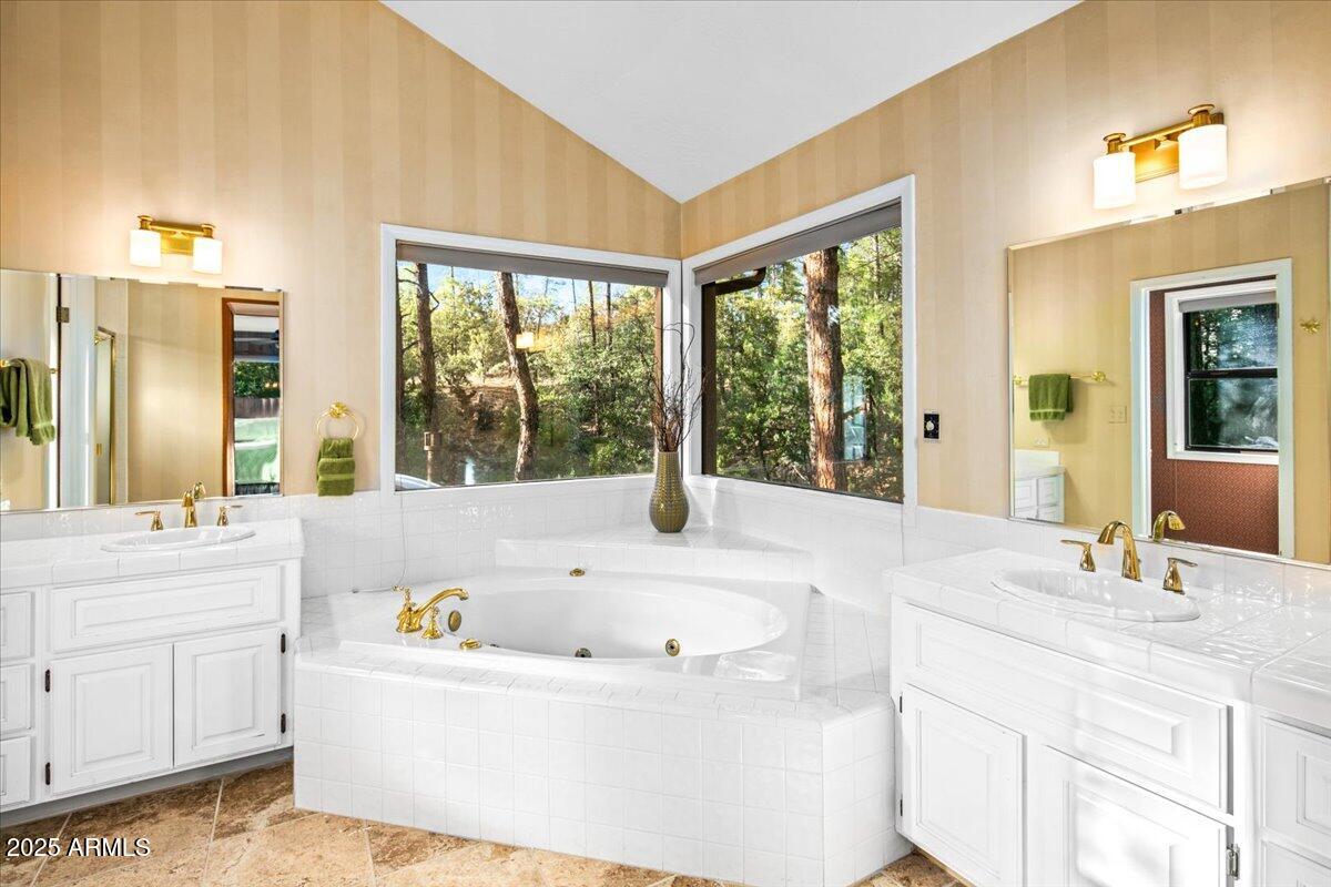 3985 North Whispering Pine Road Pine, AZ 85544 - Photo 24 of 59 33-Primary Bath