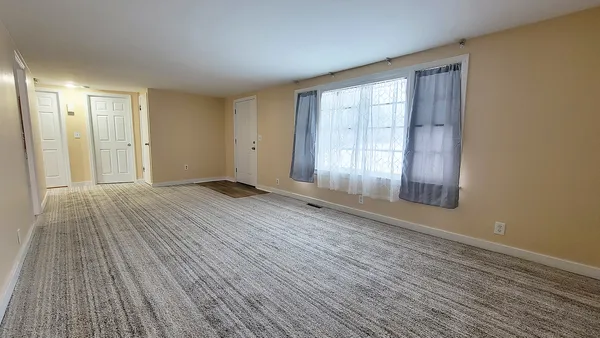 $1,900 | 2701 Wilshire Boulevard, Joliet, IL 60435