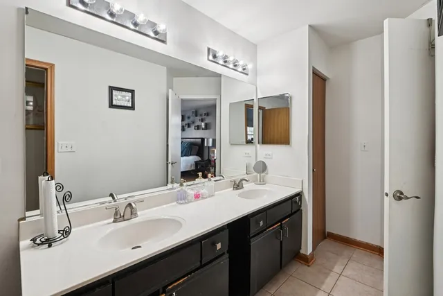 $320,000 | 2797 Shelly Lane, Aurora, IL 60504