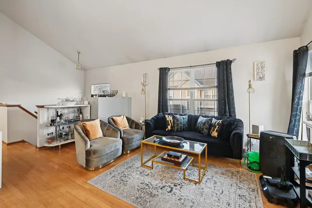 $320,000 | 2797 Shelly Lane, Aurora, IL 60504