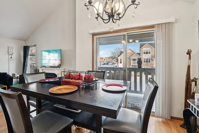 $320,000 | 2797 Shelly Lane, Aurora, IL 60504