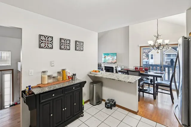 $320,000 | 2797 Shelly Lane, Aurora, IL 60504