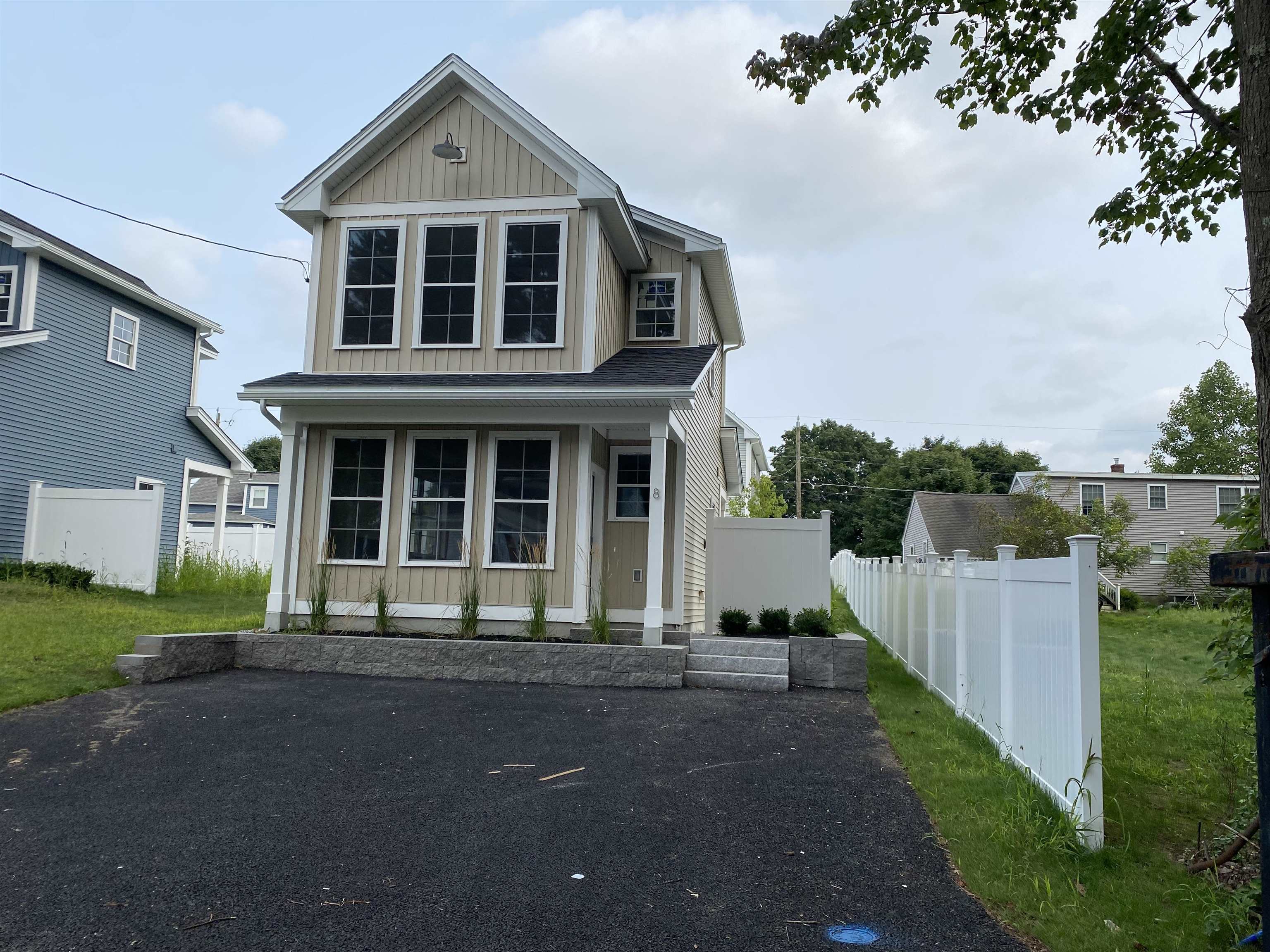 8 Margaret Street Rochester, NH 03867 - Photo 2 of 25