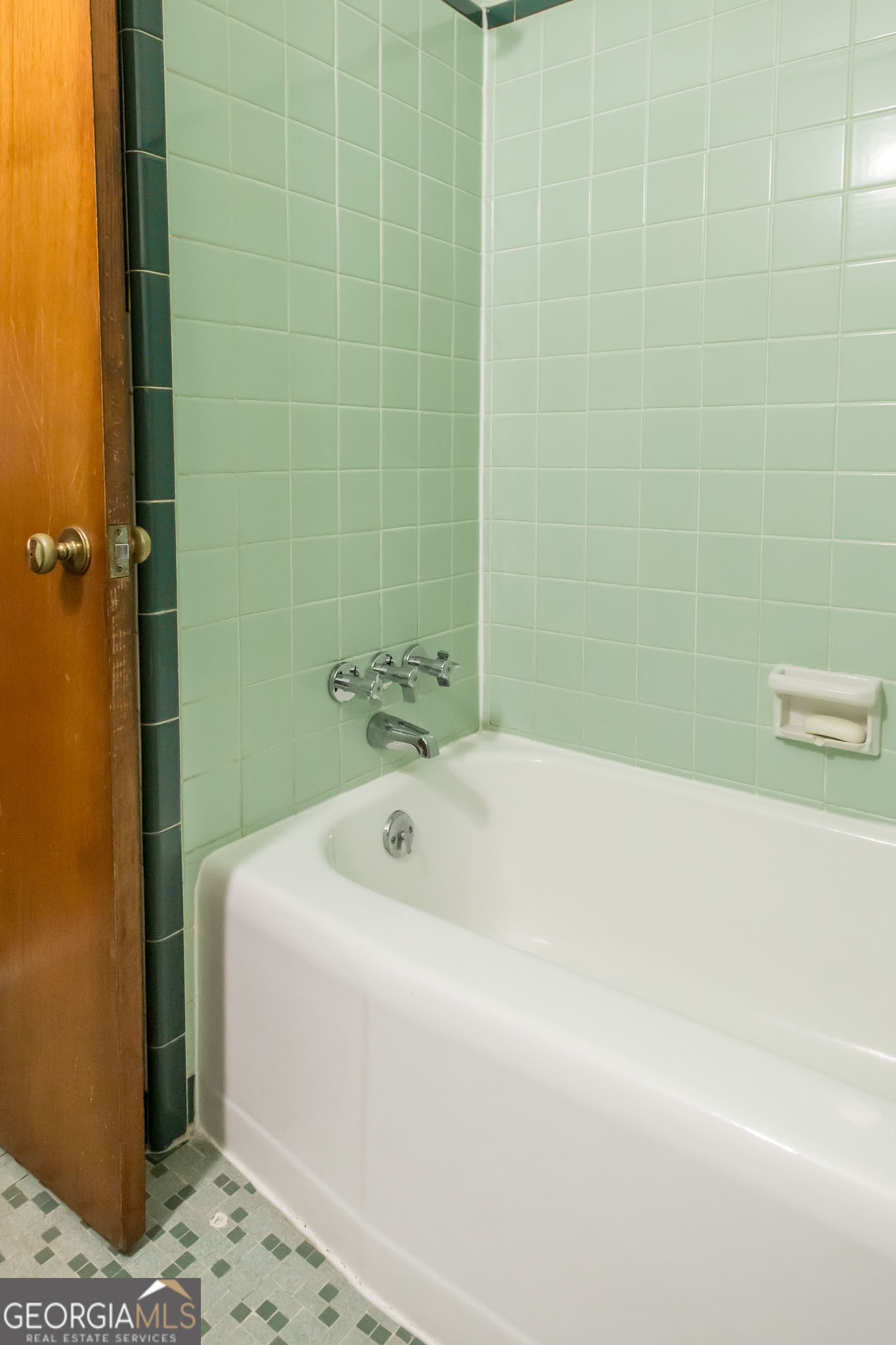 1917 Gilchrist Avenue Waycross, GA 31503 - Photo 30 of 42 a bathroom with a tub and a shower