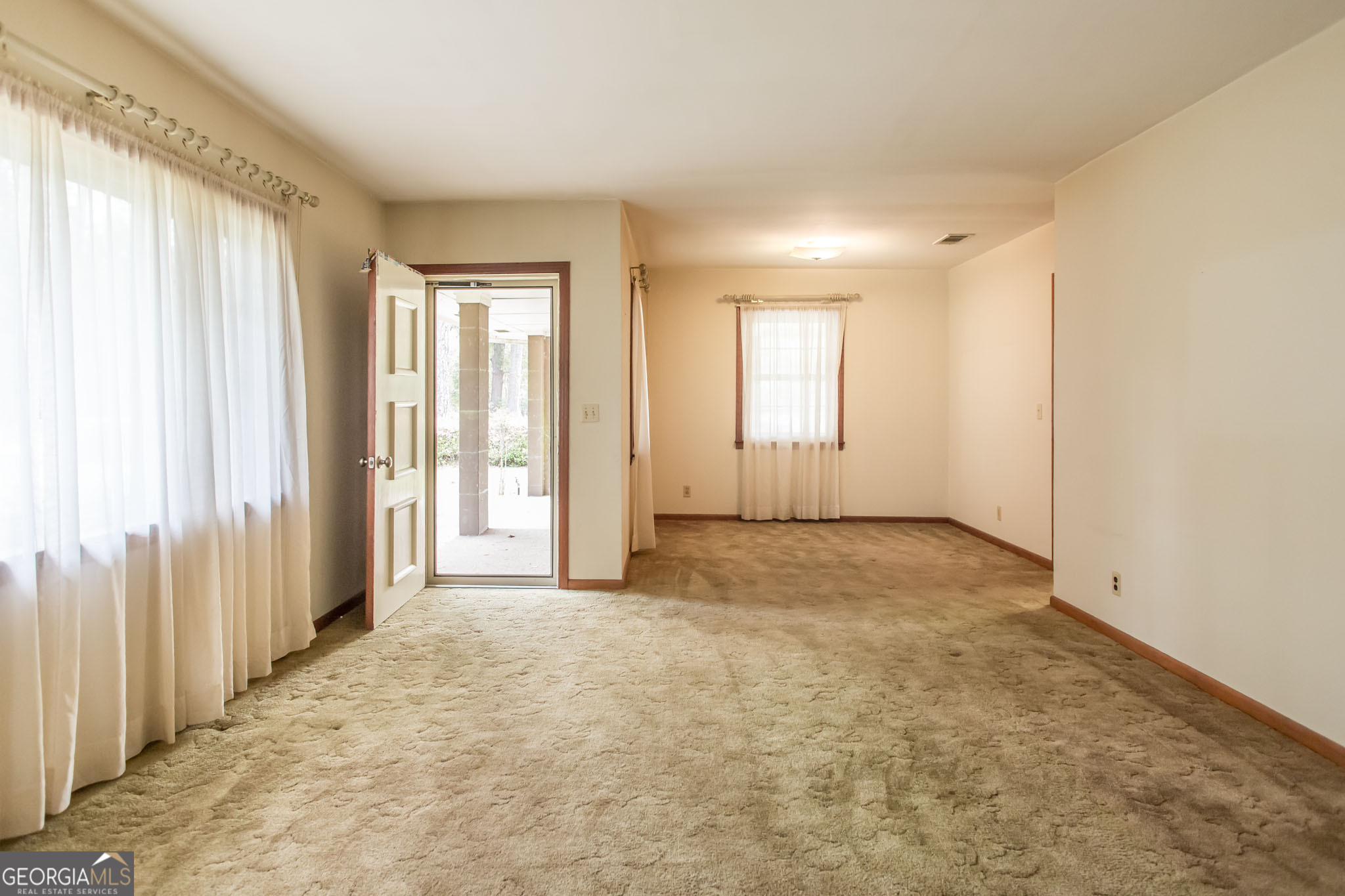 1917 Gilchrist Avenue Waycross, GA 31503 - Photo 7 of 42 a view of an empty room with a window