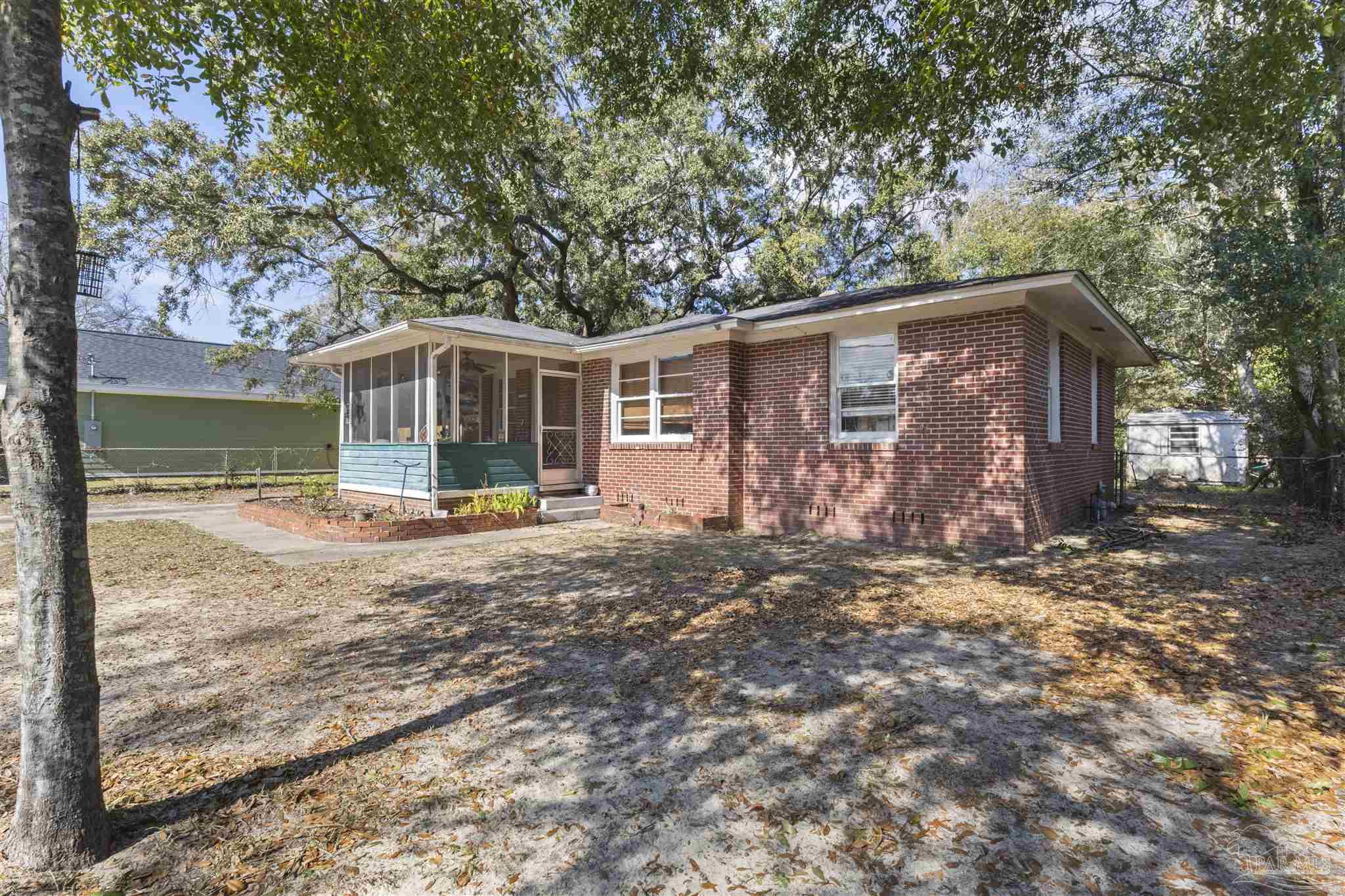 a view of a house with backyard and a tree