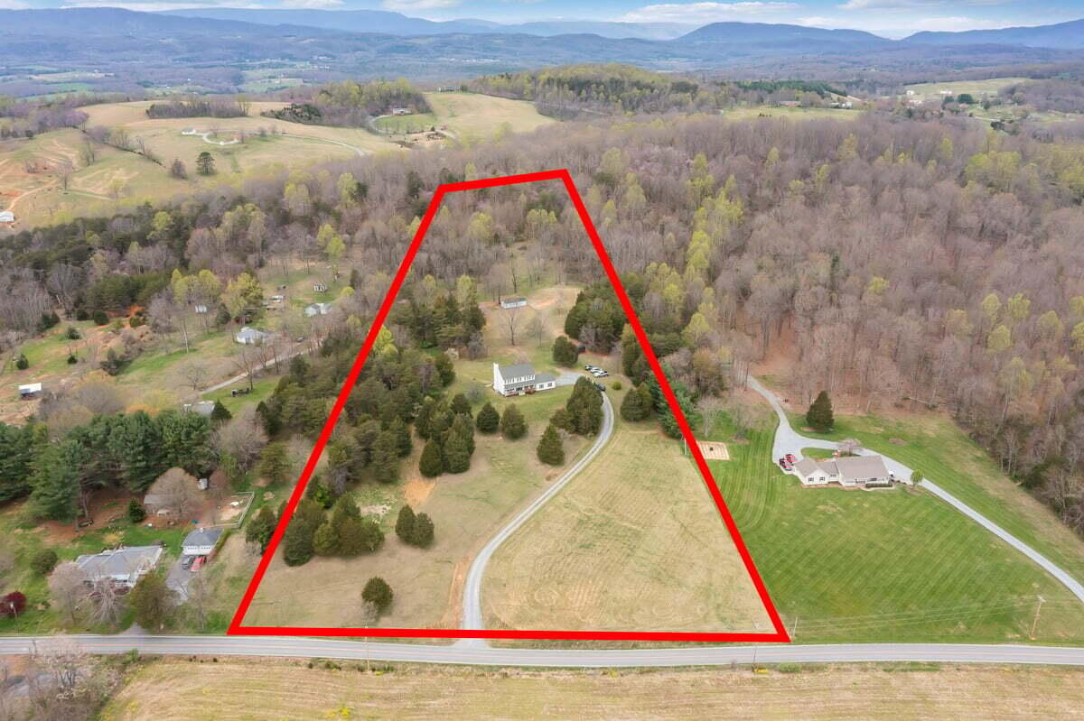 3394 Wheatland Road Fincastle, VA 24090 - Photo 3 of 77 DJI_0319a 2
