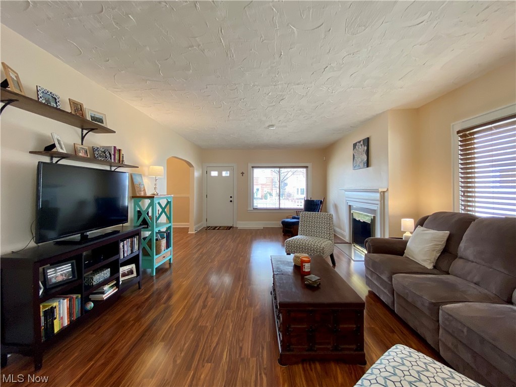 2203 Barrington Road Cleveland, OH 44118 - Photo 3 of 35 Gallery Image 3