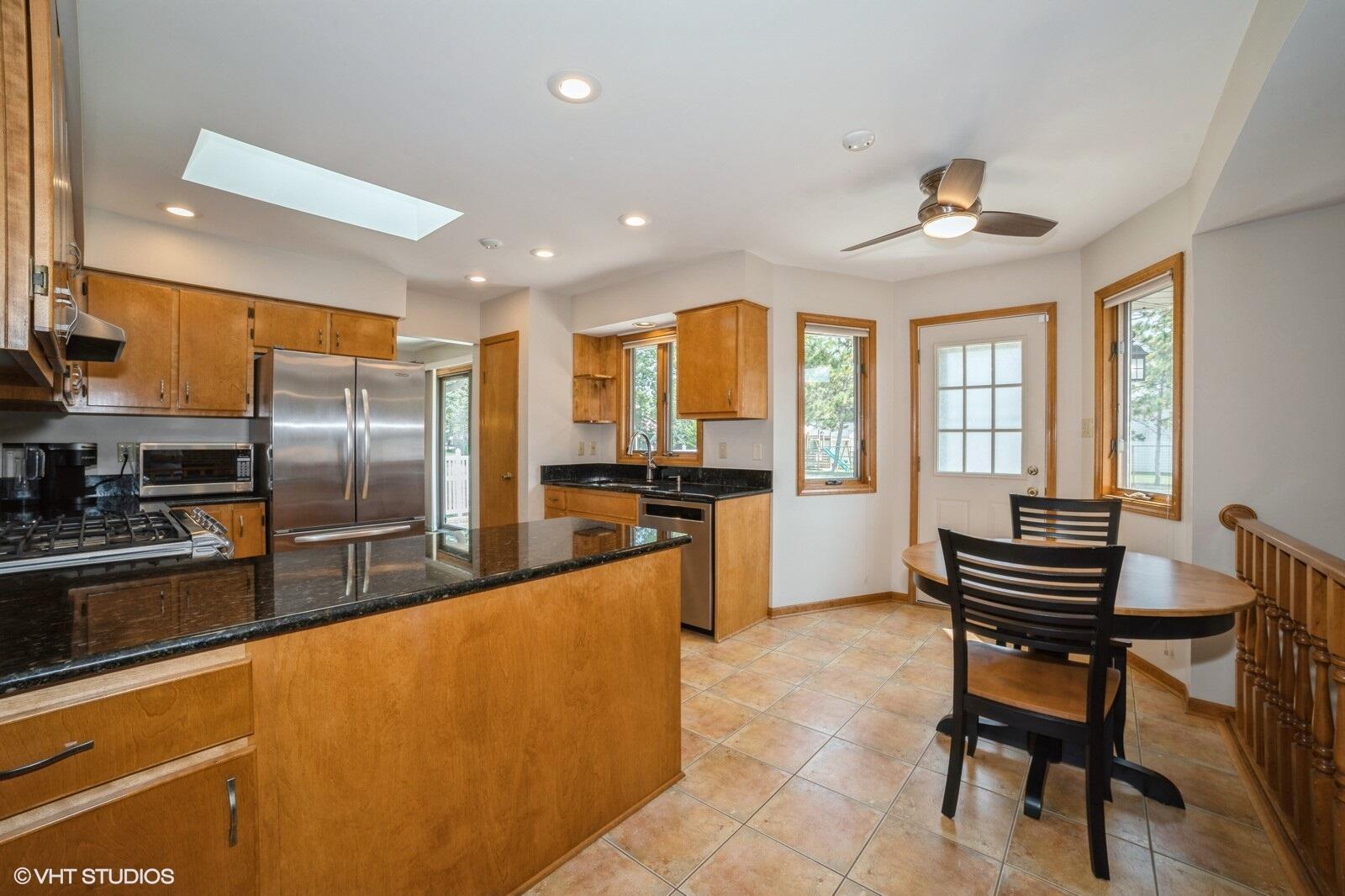 8661 Primrose Drive St. John, IN 46373 - Photo 3 of 18 1600x1066