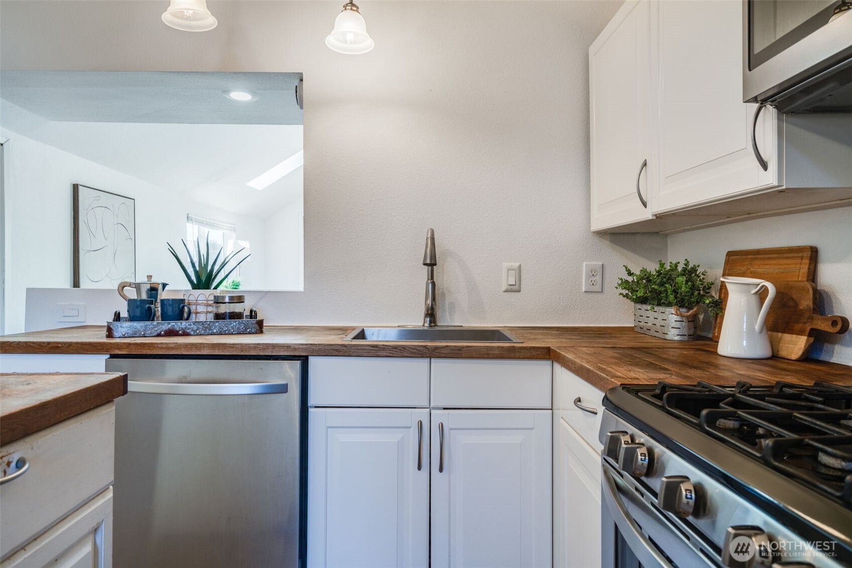 12406 2nd Place Southwest Seattle, WA 98146 - Photo 13 of 24