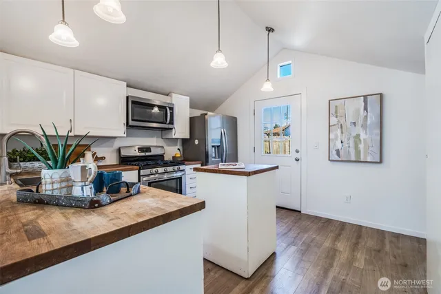 $449,000 | 12406 2nd Place Southwest, Seattle, WA 98146