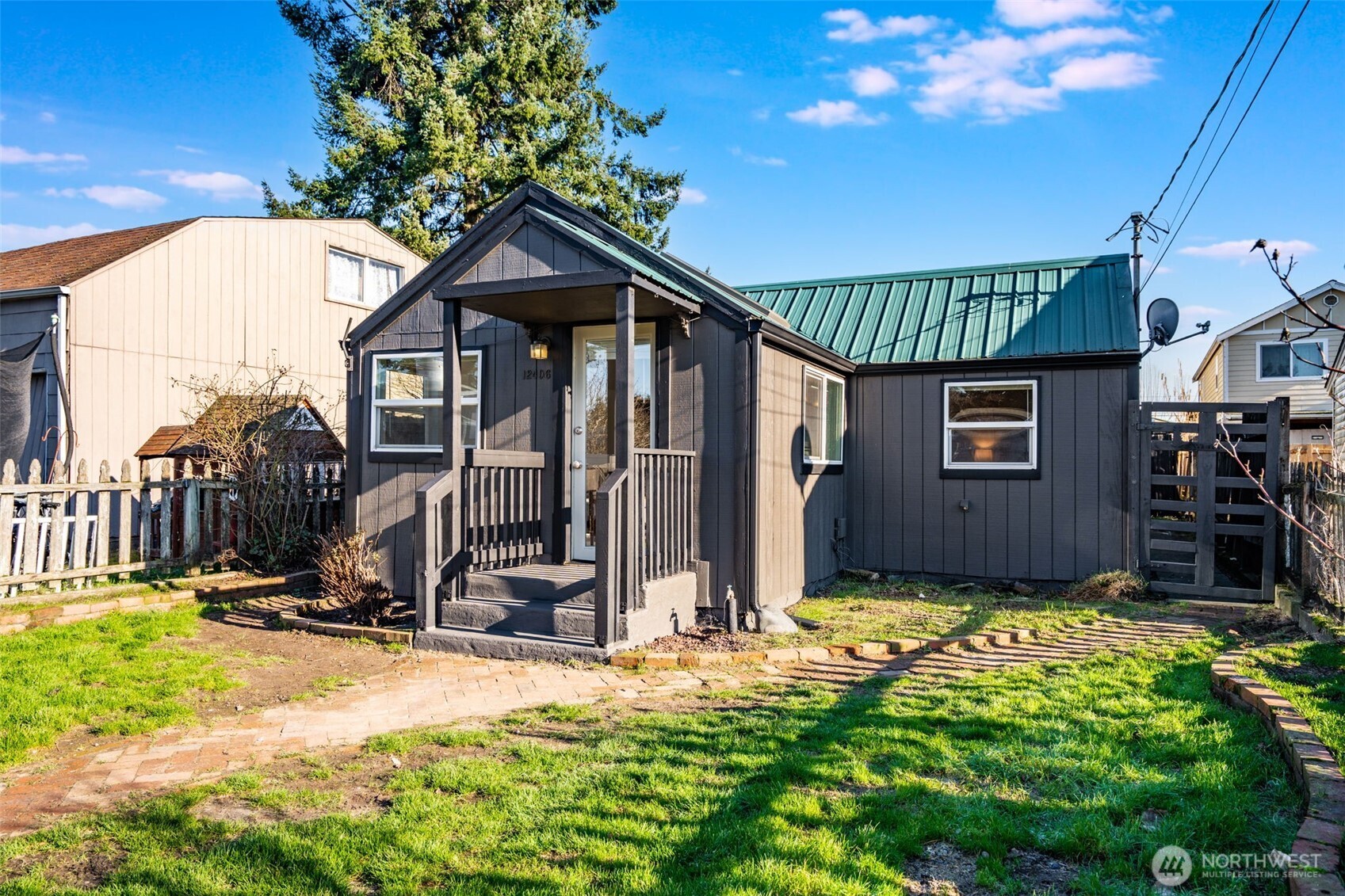 12406 2nd Place Southwest Seattle, WA 98146 - Photo 3 of 24