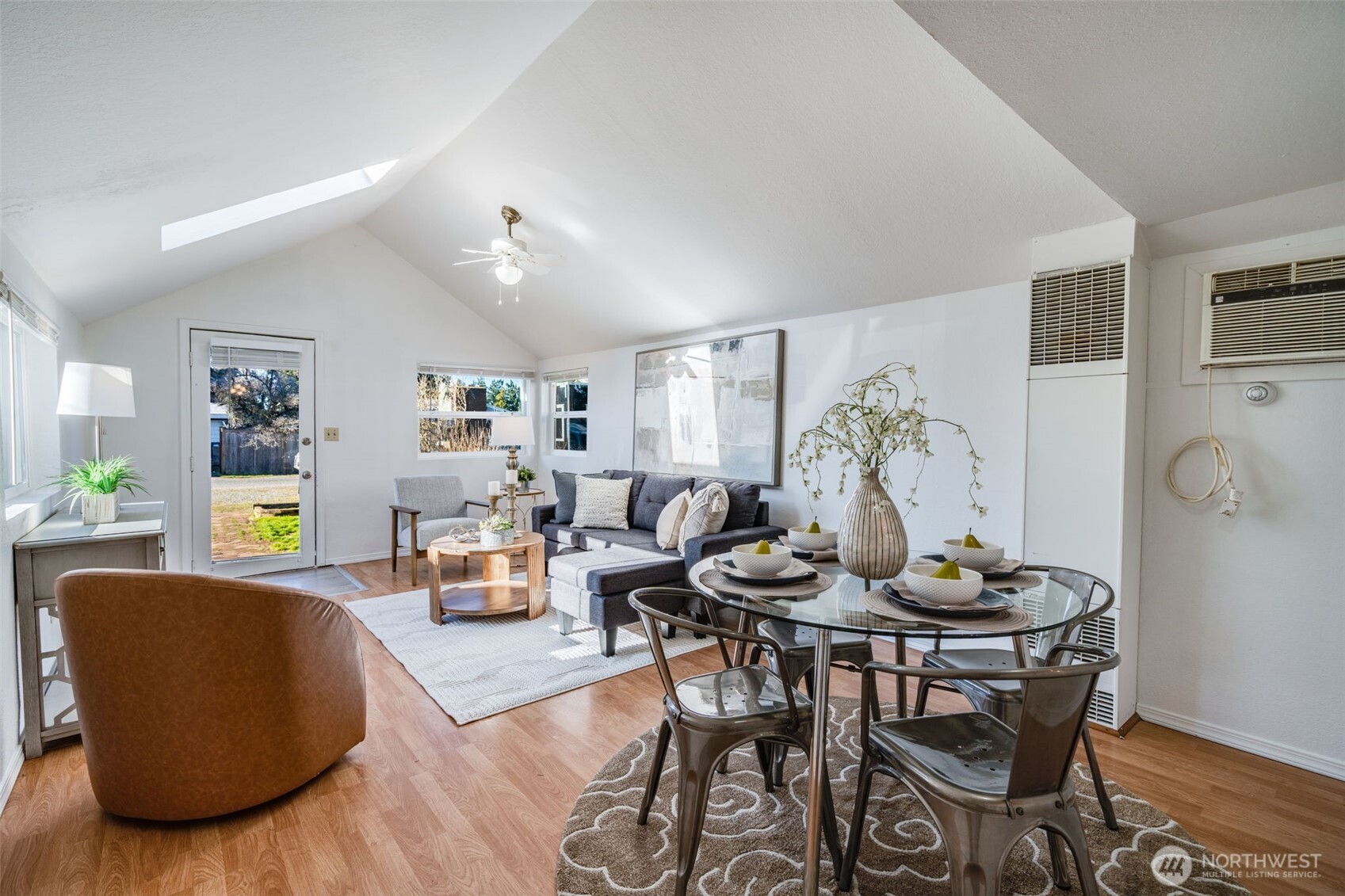 12406 2nd Place Southwest Seattle, WA 98146 - Photo 6 of 24