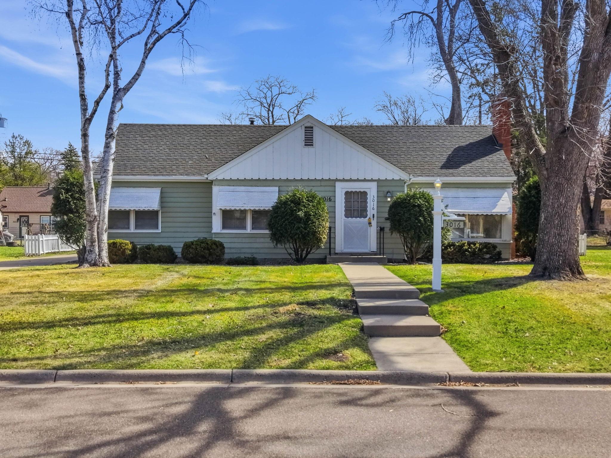 3016 Perry Avenue North Golden Valley, MN 55422 - Photo 2 of 48