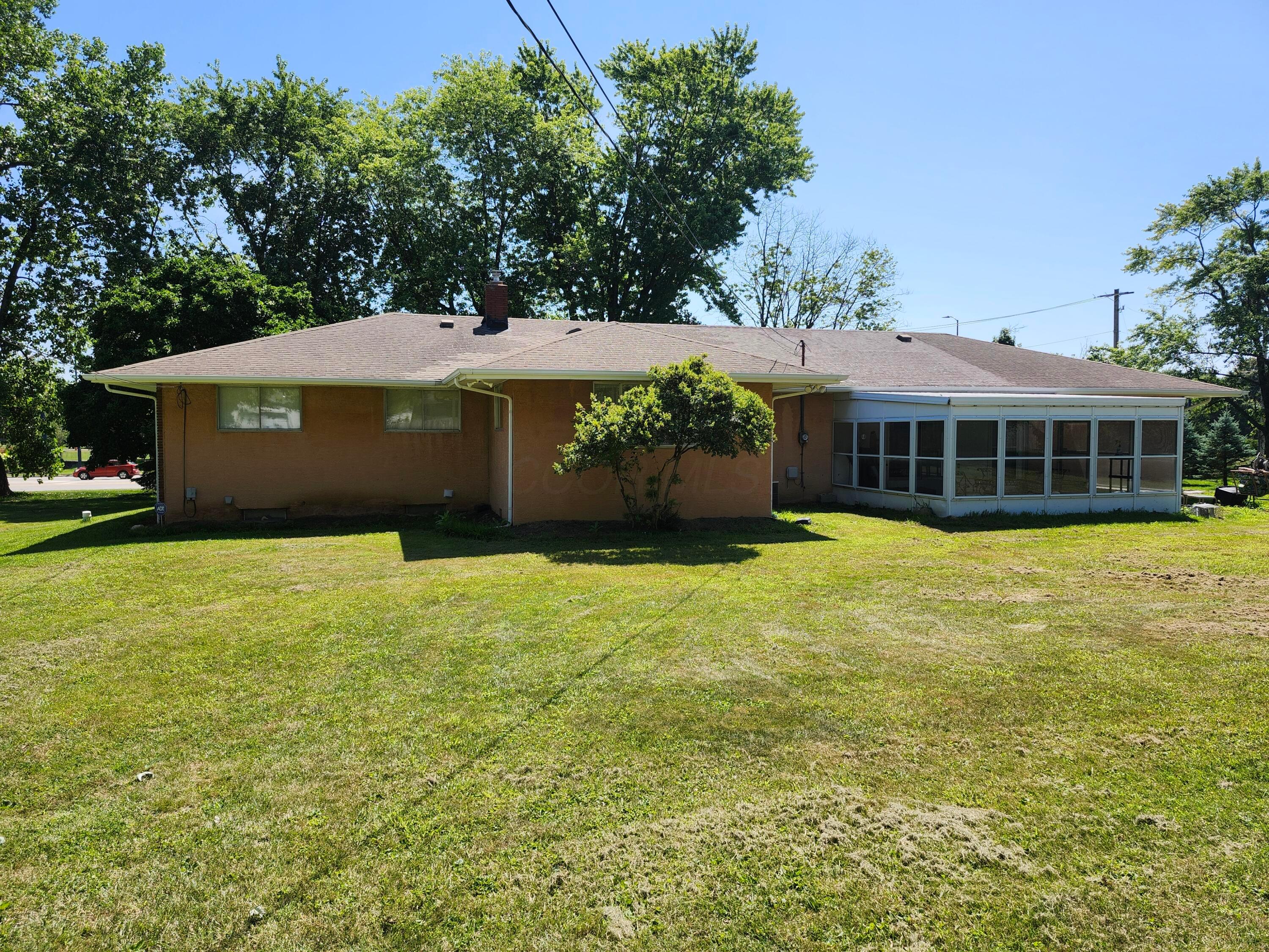 3265 Stelzer Road Columbus, OH 43219 - Photo 5 of 33 20250723_120338