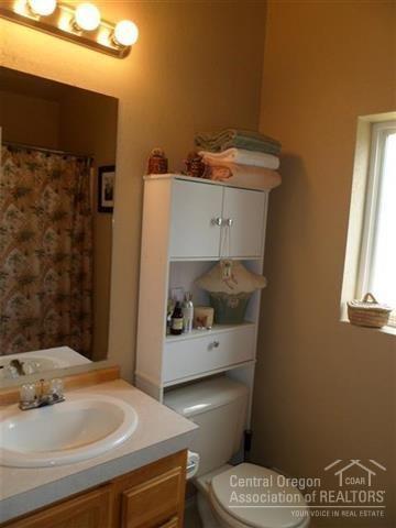 15990 Jacobsen Road La Pine, OR 97739 - Photo 16 of 25 Guest Bath
