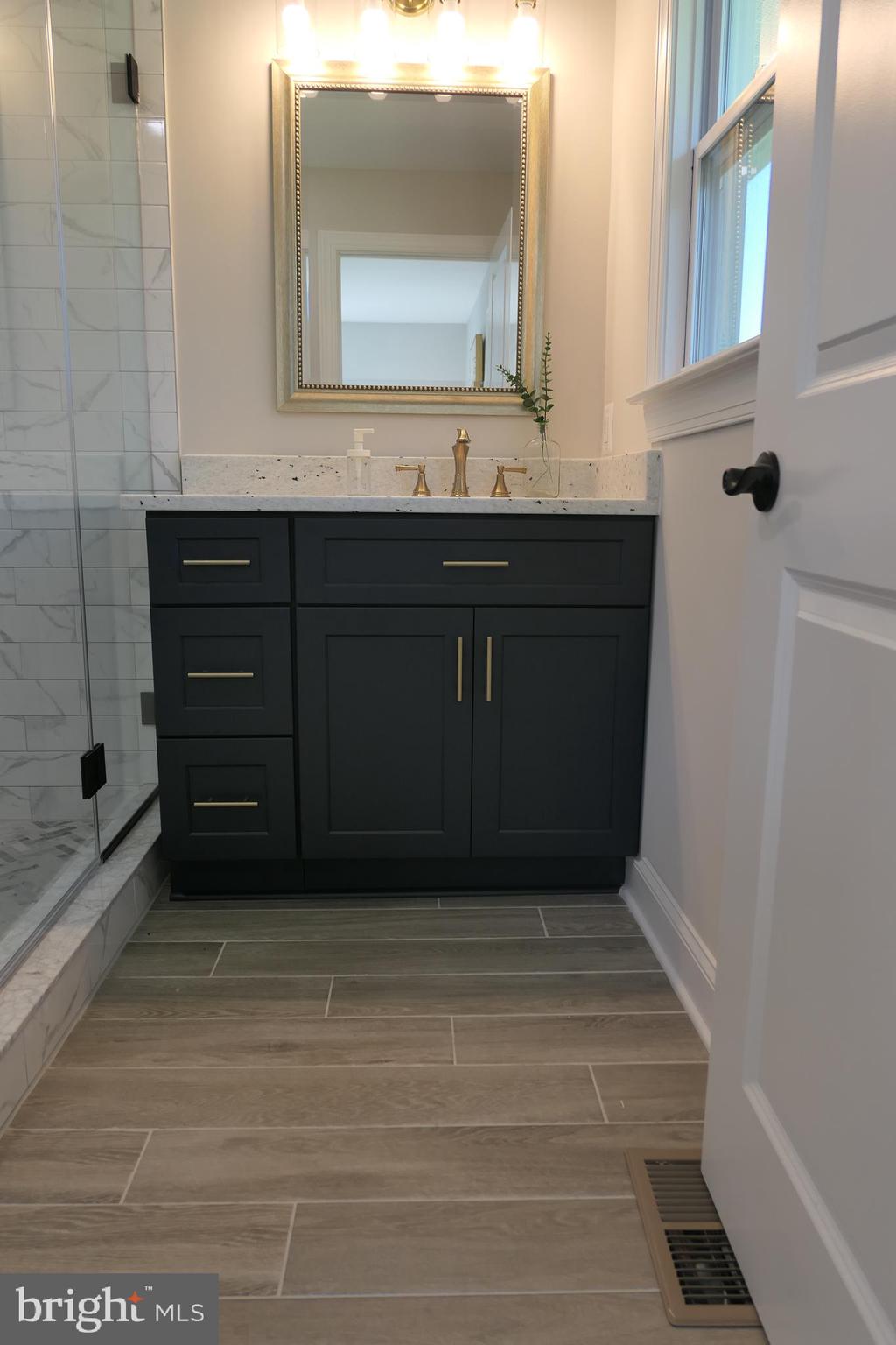 5018 Frye Road Upperco, MD 21155 - Photo 16 of 40 Parimary Bath w/Vanity Sink