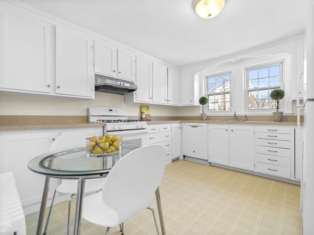 41 Brook Street Wellesley, MA 02482 - Photo 7 of 19