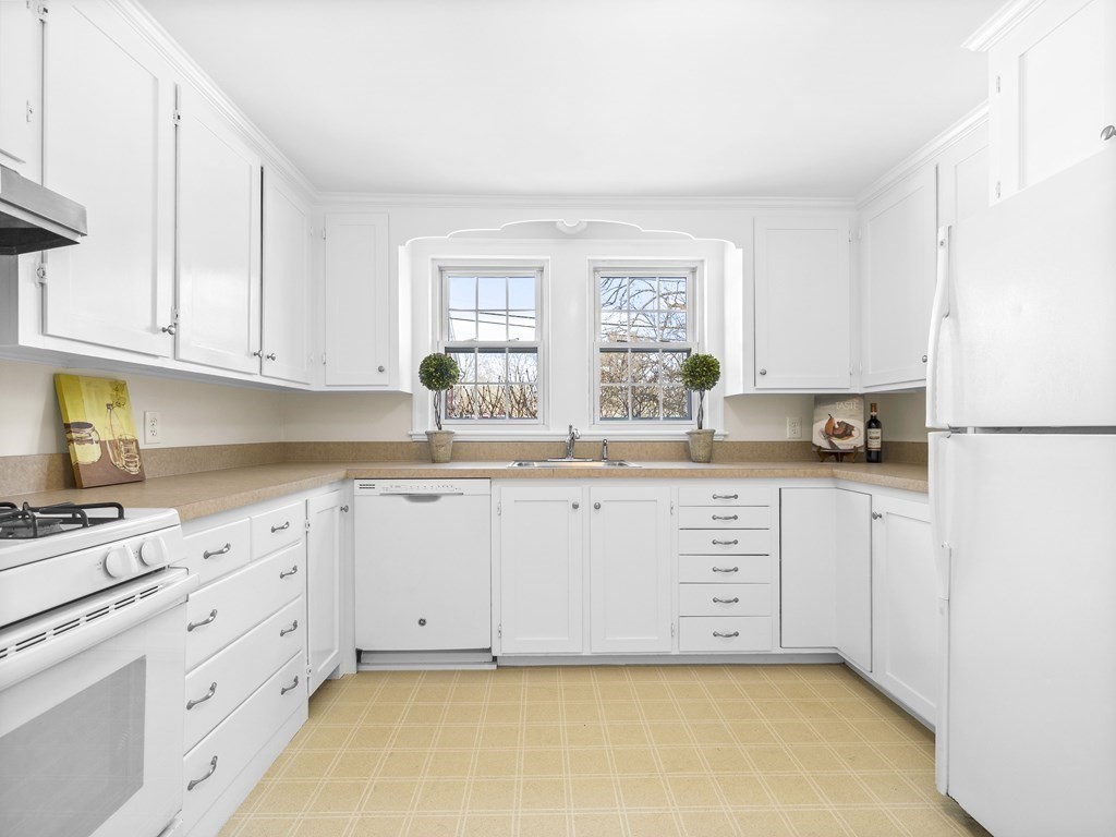 41 Brook Street Wellesley, MA 02482 - Photo 9 of 19