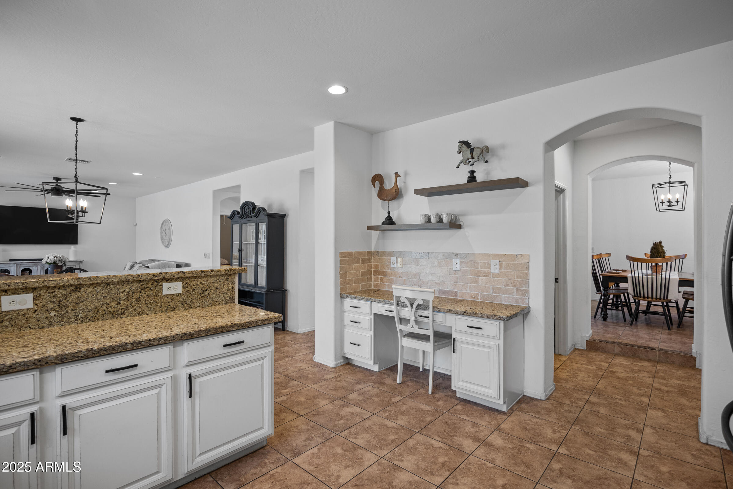 5946 South Shelby Way Gilbert, AZ 85298 - Photo 26 of 55 5946 S Shelby Way-23