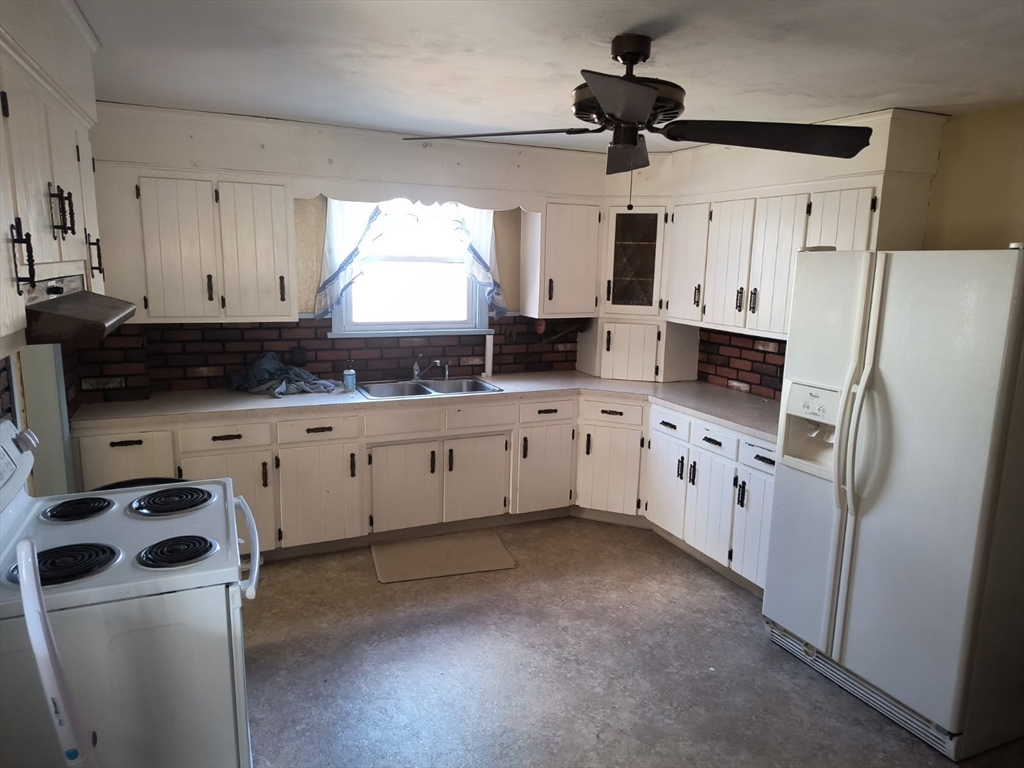 655 Morgan Road West Springfield, MA 01089 - Photo 4 of 39