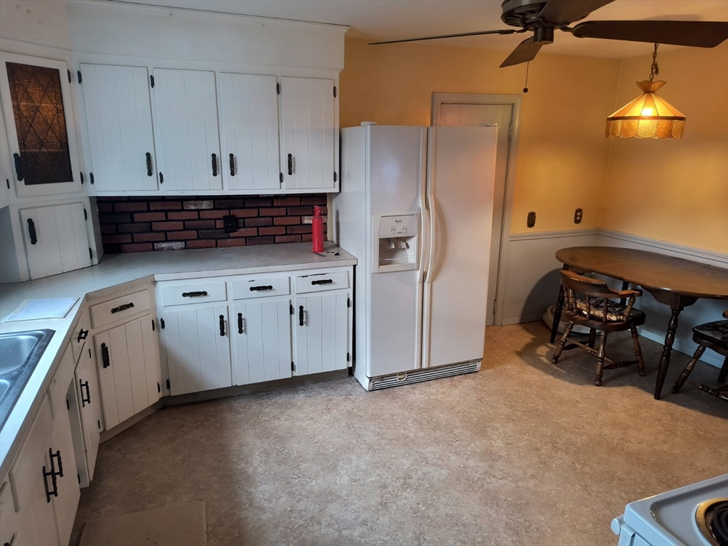 655 Morgan Road West Springfield, MA 01089 - Photo 5 of 39