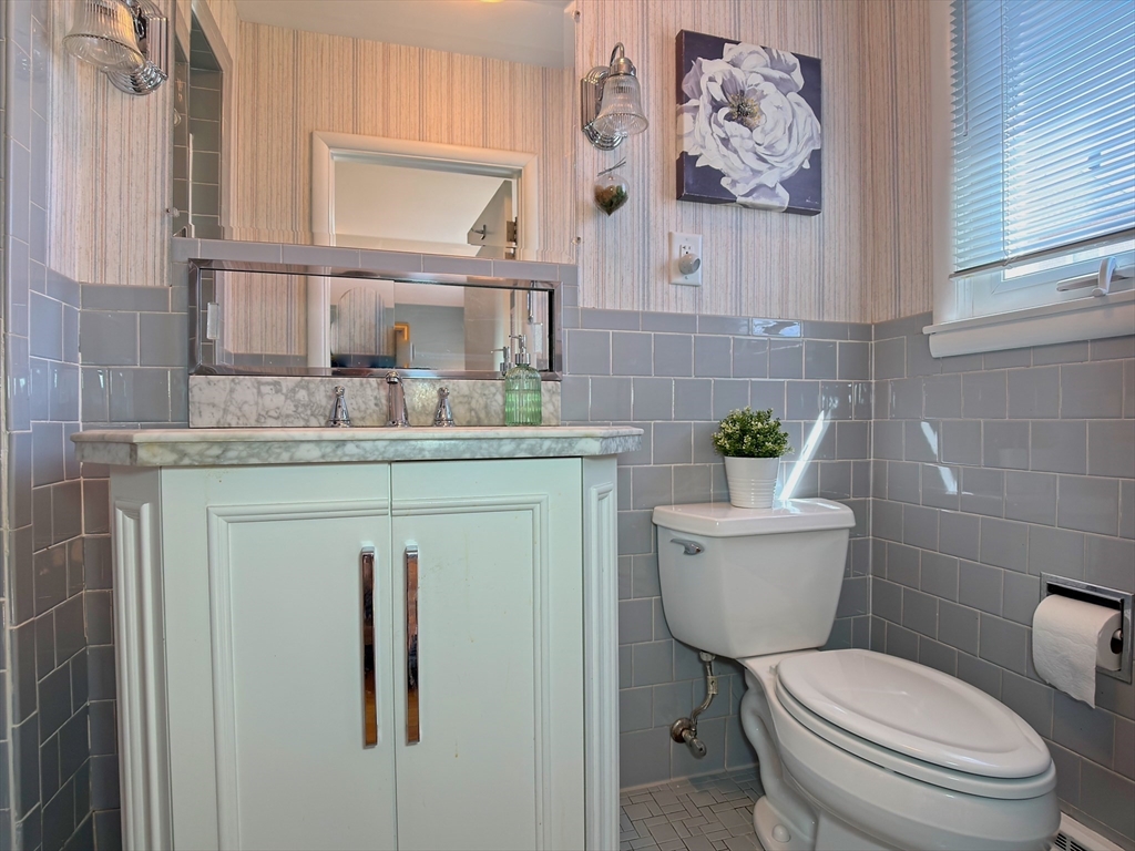 6 Rockingham Avenue Lowell, MA 01851 - Photo 15 of 26 Gallery Image 15