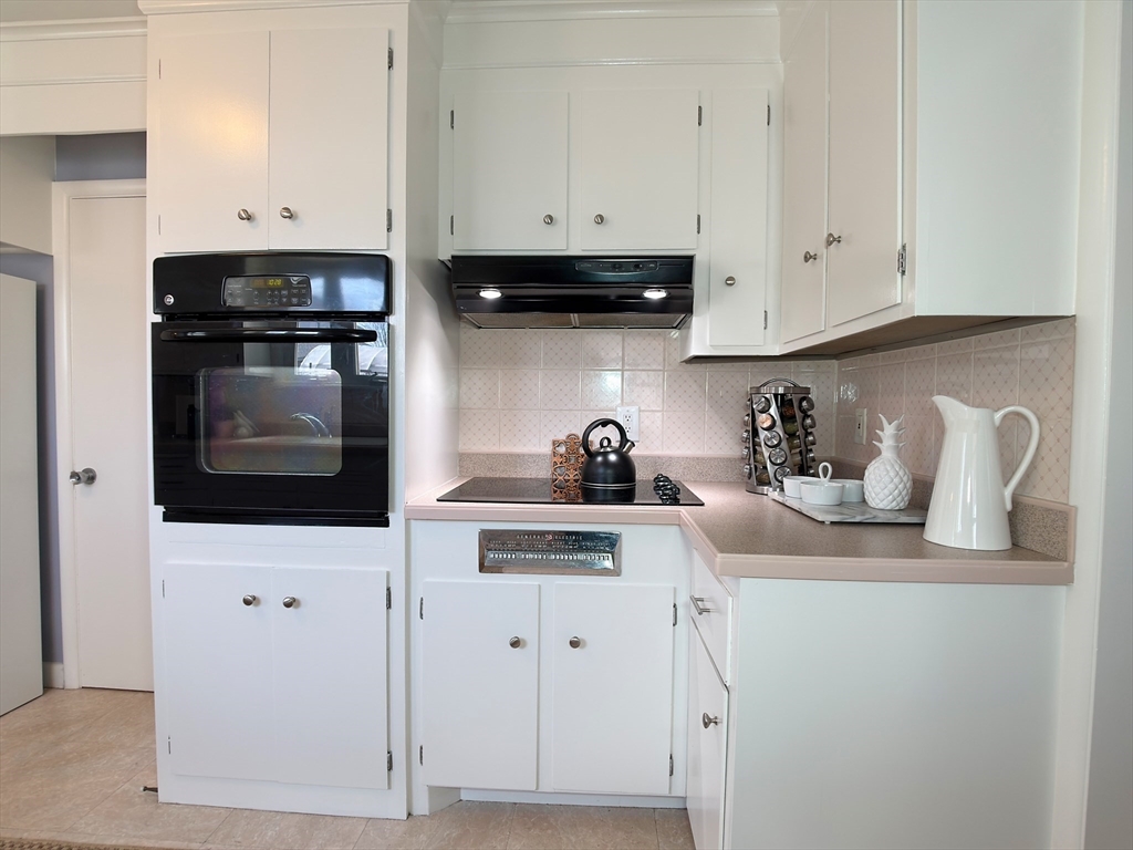 6 Rockingham Avenue Lowell, MA 01851 - Photo 8 of 26 Gallery Image 8