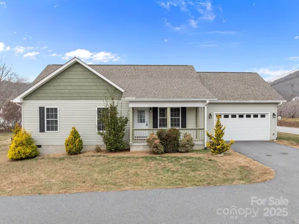 $395,000 | 18 Trillium Meadows Lane, Hendersonville, NC 28792