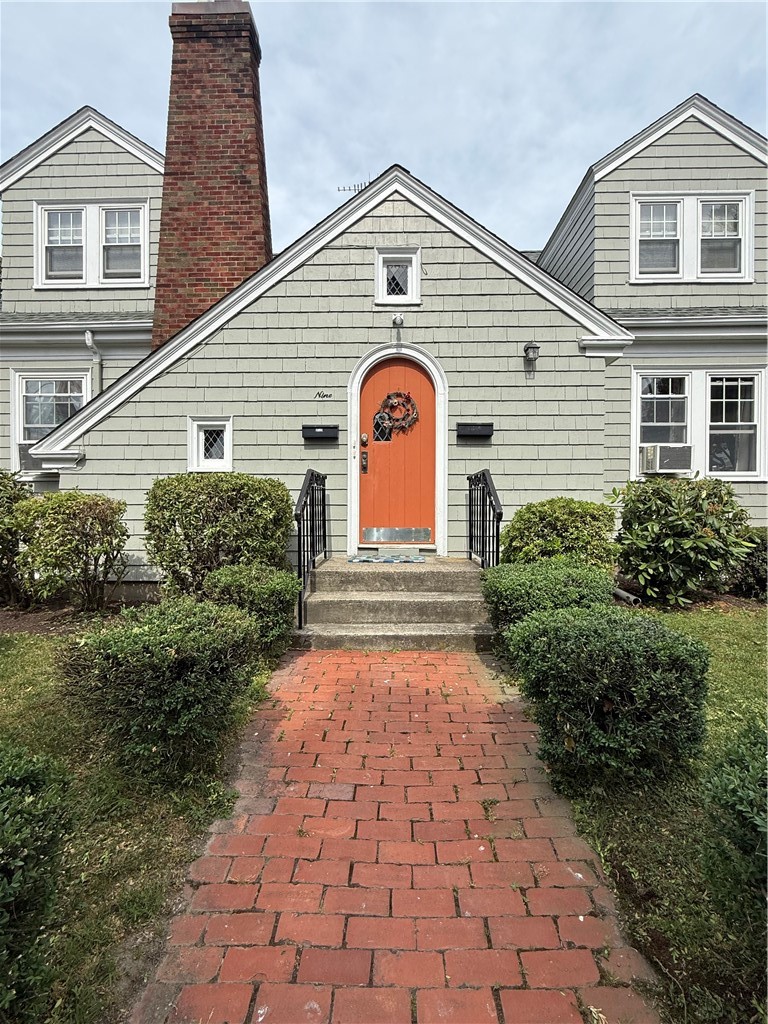 9 Butler Street Newport, RI 02840 - Photo 2 of 15