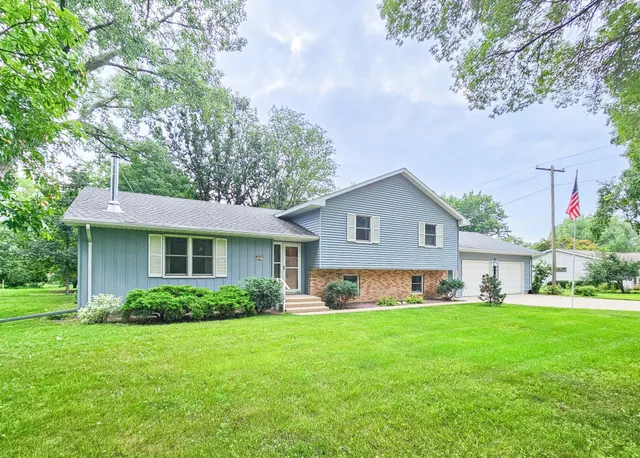 $238,000 | 605 South Hemlock Street, Lamberton, MN 56152