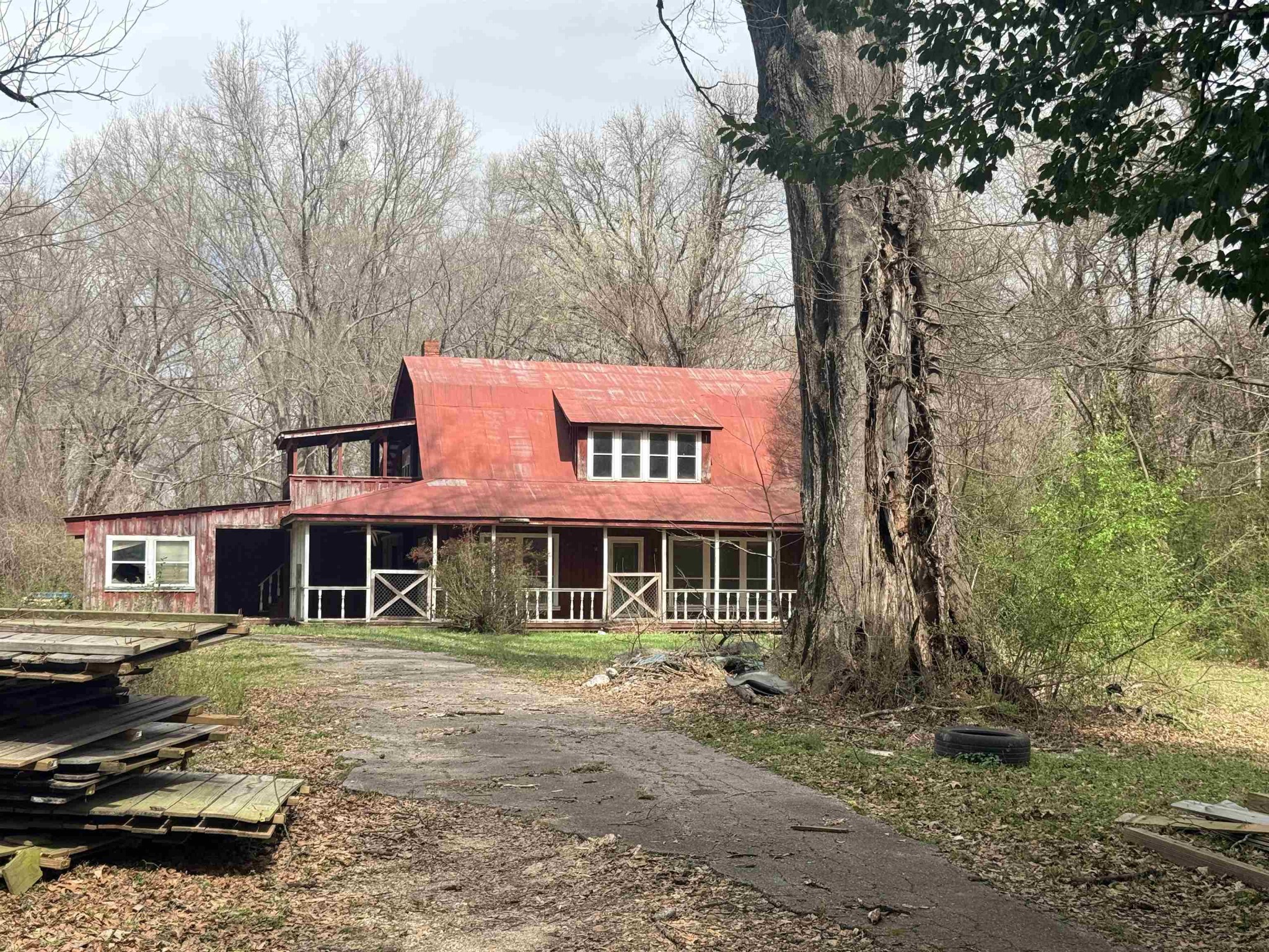 890 Craft Road Memphis, TN 38116 - Photo 3 of 15 a view of a cafe with a tree on the side