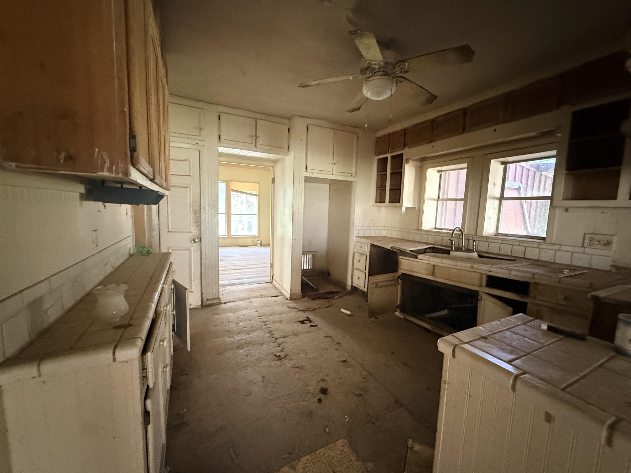 890 Craft Road Memphis, TN 38116 - Photo 9 of 15 a view of storage and utility room with washer and dryer