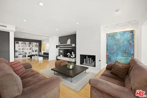 $1,650,000 | 11912 Gorham Avenue, Unit 3, Los Angeles, CA 90049