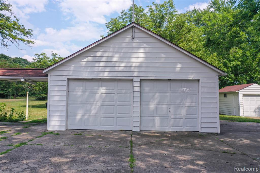 430 North Center Road Saginaw, MI 48638 - Photo 23 of 36