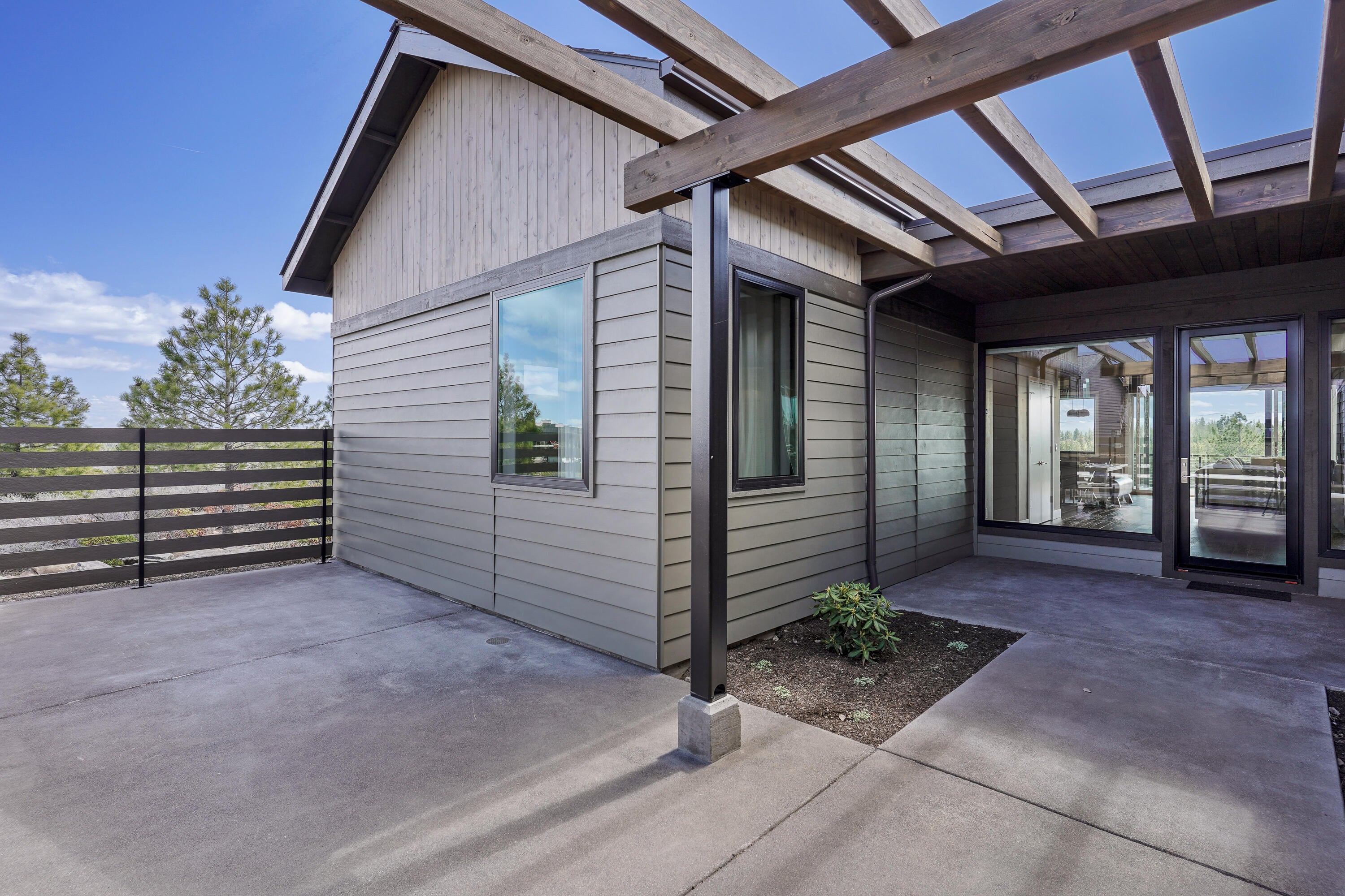 19125 Gateway Loop Bend, OR 97702 - Photo 4 of 51 DSC04075