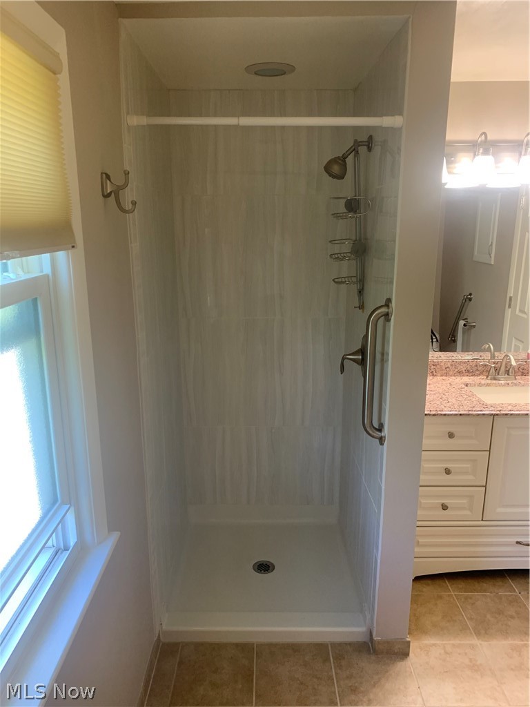 4493 Birchwold Road South Euclid, OH 44121 - Photo 18 of 31 Stand-alone shower