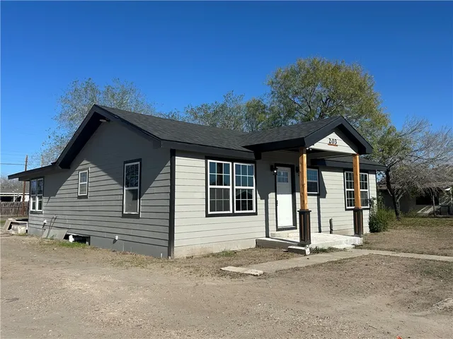 $185,900 | 203 East Blair Street, Three Rivers, TX 78071