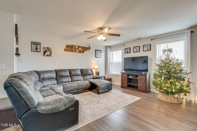 $269,900 | 425 Manchester Place, Bristol, TN 37620