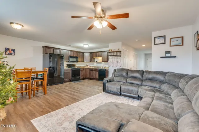 $269,900 | 425 Manchester Place, Bristol, TN 37620