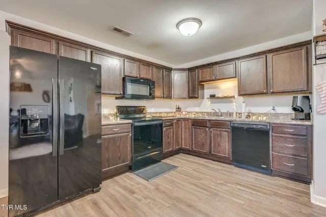 $269,900 | 425 Manchester Place, Bristol, TN 37620