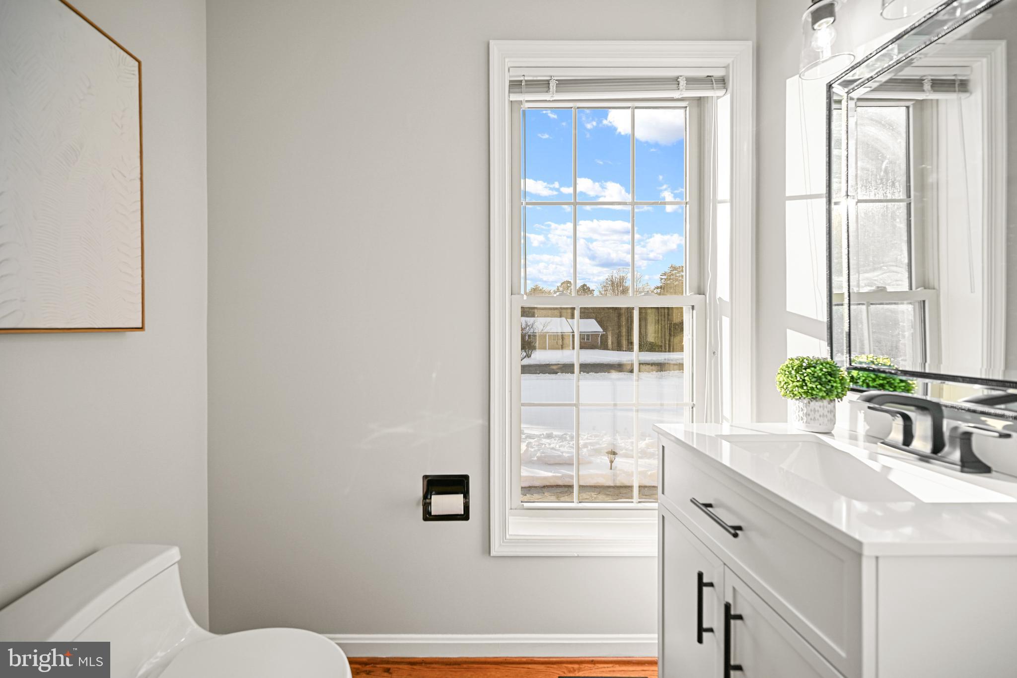 10449 Pineview Road Manassas, VA 20111 - Photo 15 of 46 Main Level Half Bathroom