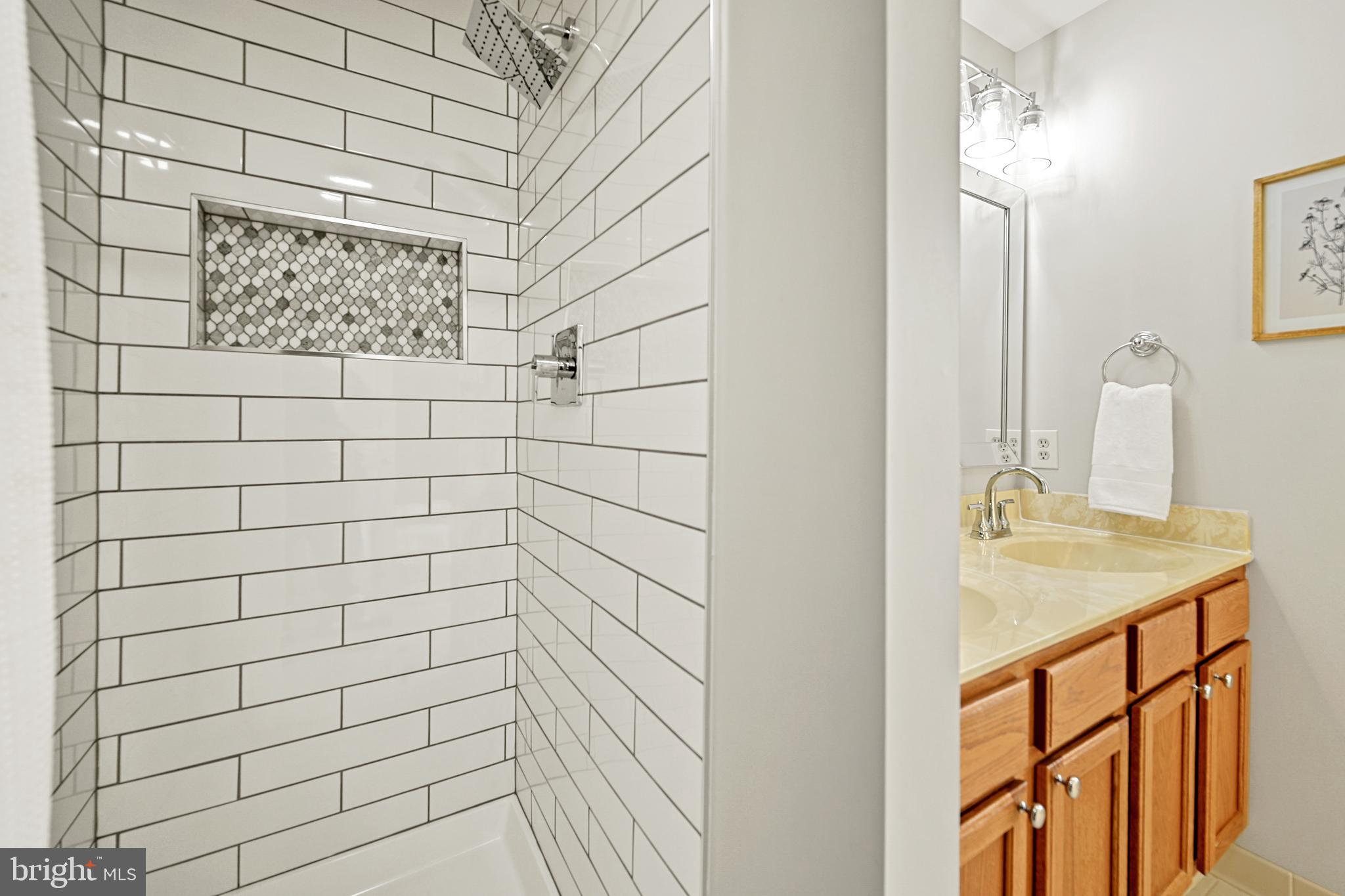 10449 Pineview Road Manassas, VA 20111 - Photo 26 of 46 Primary En Suite