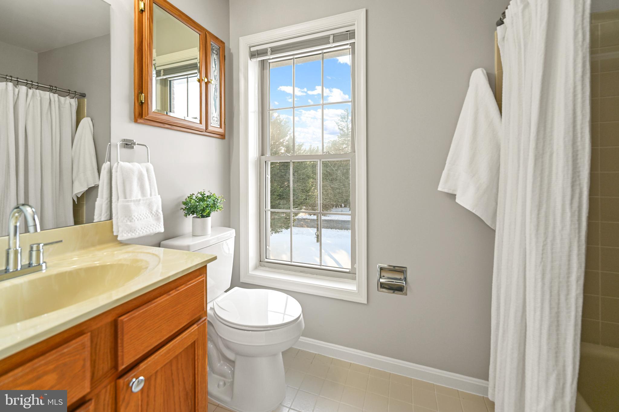 10449 Pineview Road Manassas, VA 20111 - Photo 31 of 55 Upper Level Full Bathroom