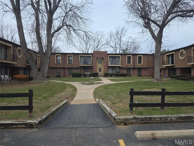 $93,000 | 330 Chapel Ridge Drive, Unit G, Hazelwood, MO 63042