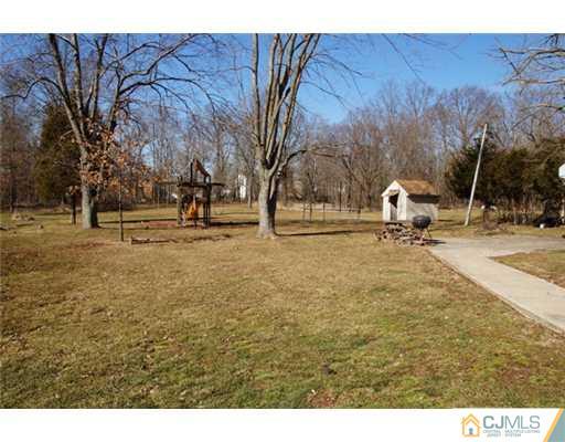 54 Poplar Road Piscataway, NJ 08854 - Photo 5 of 6 a ground area with lots of trees
