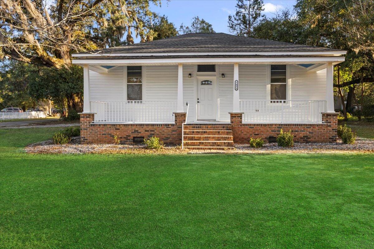 7013 Overman Street Milton, FL 32583 - Photo 1 of 31 35-1V3A6321.jpg v2